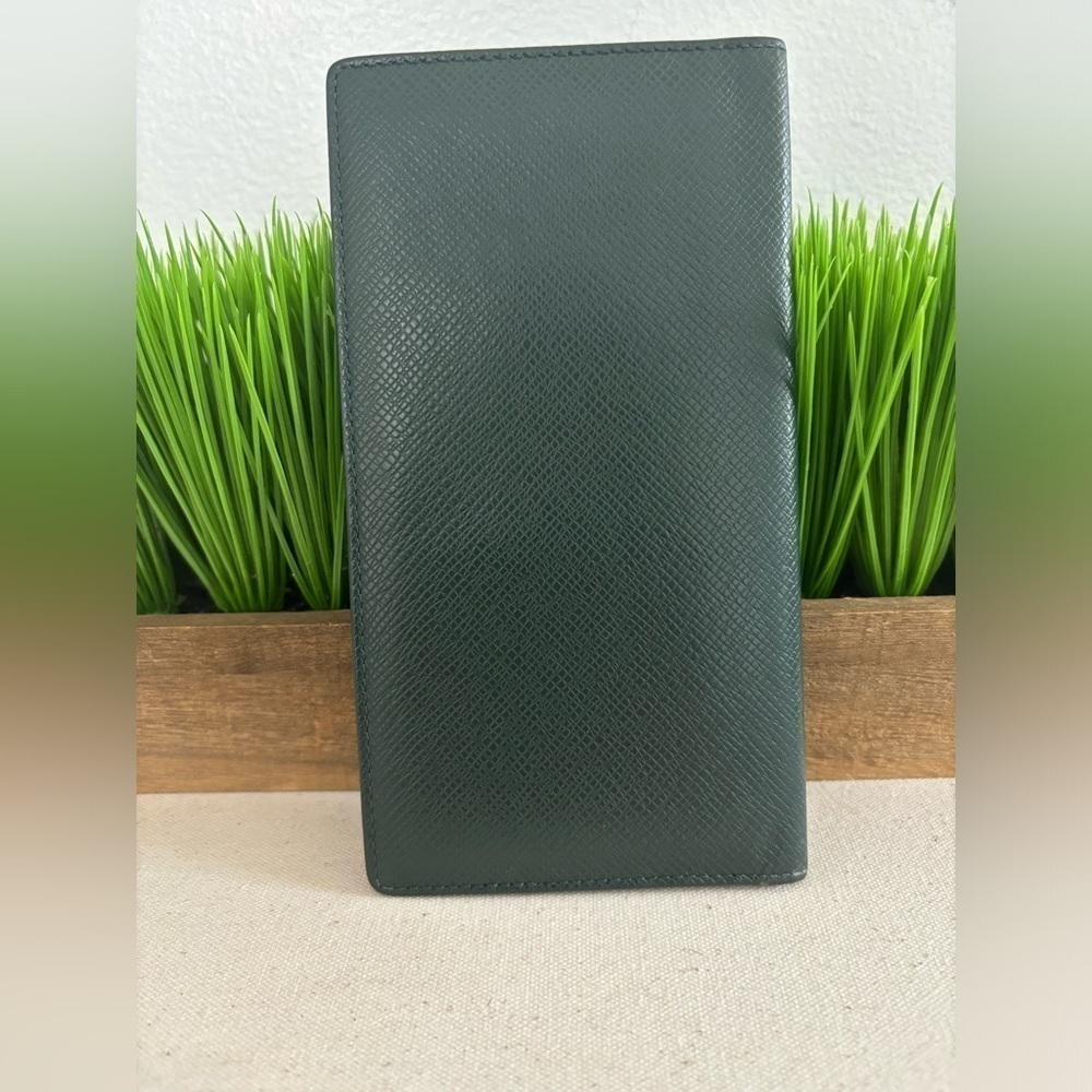 Louis Vuitton Taiga Leather Bifold Long Wallet  Green - Picture 5 of 13